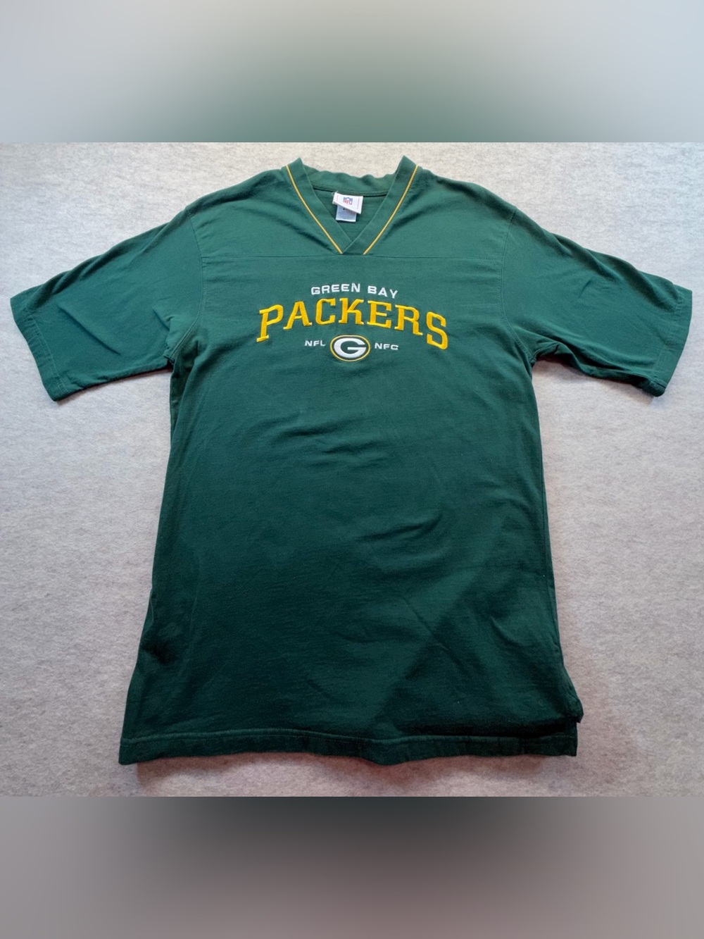 Vintage Green Bay Packers NFL V-Neck Embroidered Shirt Medium Green Gold